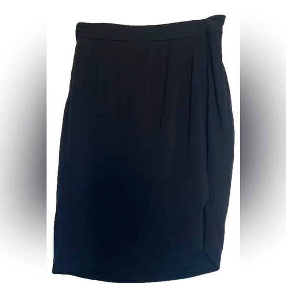 The Limited Black, faux wrap skirt. Size 6. Like new. - Picture 2 of 4
